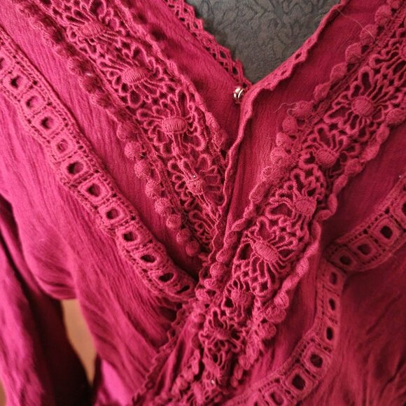 Miss Me Womens Crochet Accent V-Neck Blouse Small Viscose & Cotton Burgundy - Picture 7 of 8